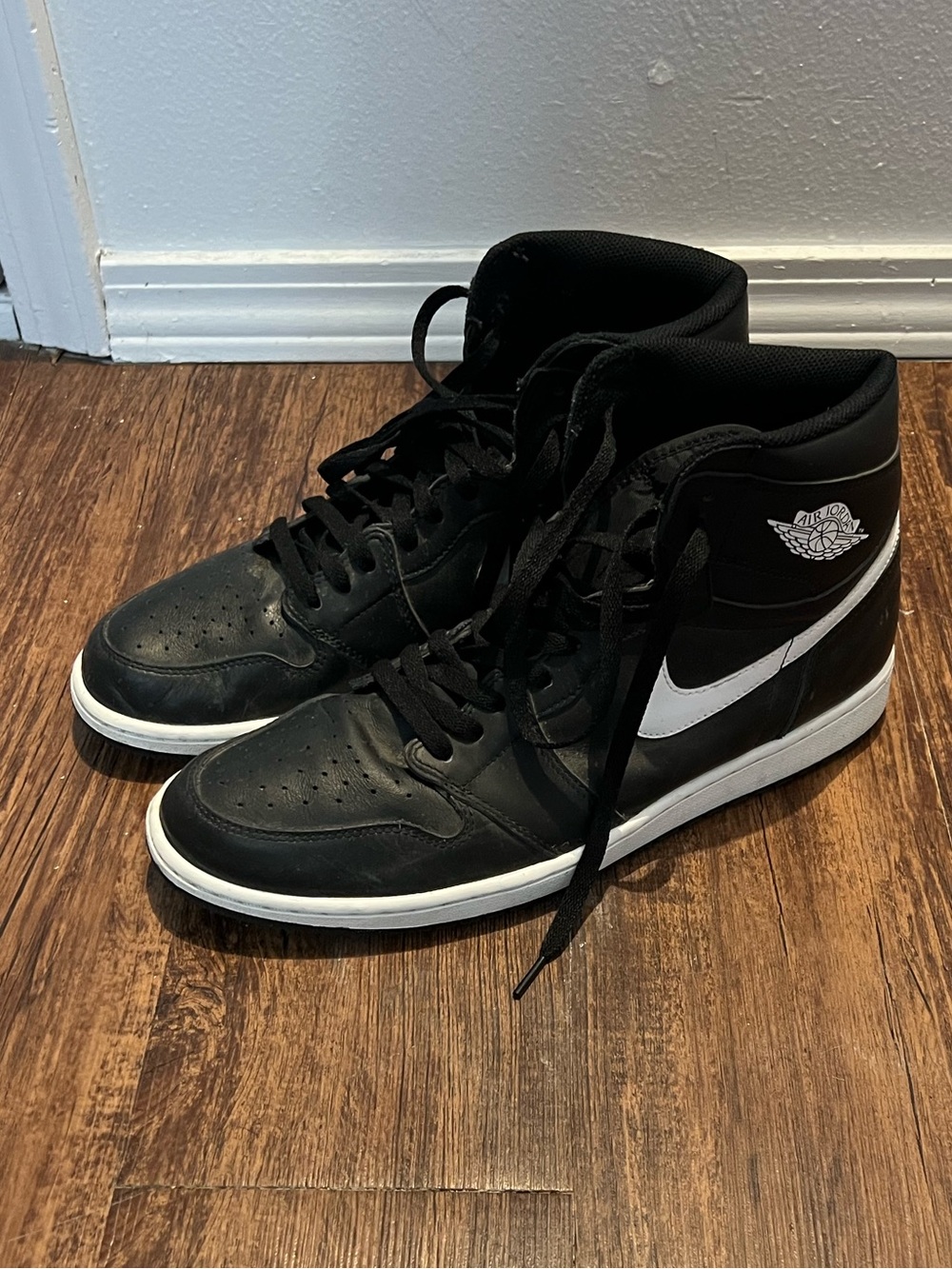 Air Jordan 1 Mid Black And White Shoes